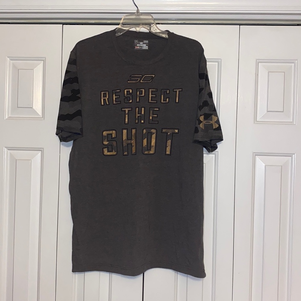 Men’s under armour short sleeve tee, size large